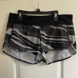 Patterned lululemon shorts size 8